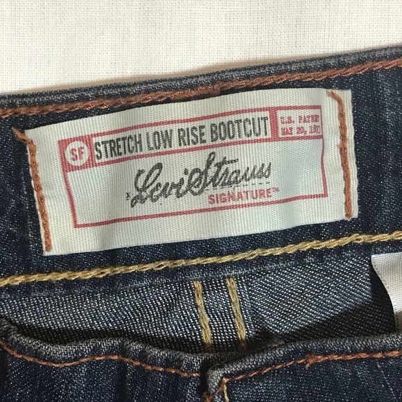 NWT Levi's Strauss Signature Jeans Misses - Picture 5 of 5